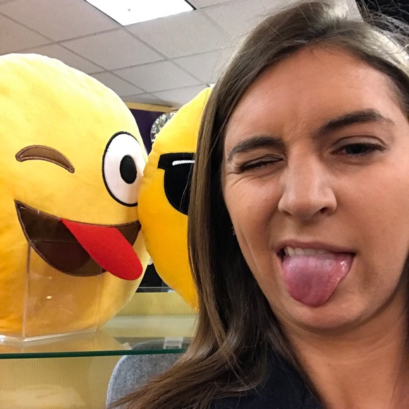 Meet your Posher, Allison - Picture 2 of 3